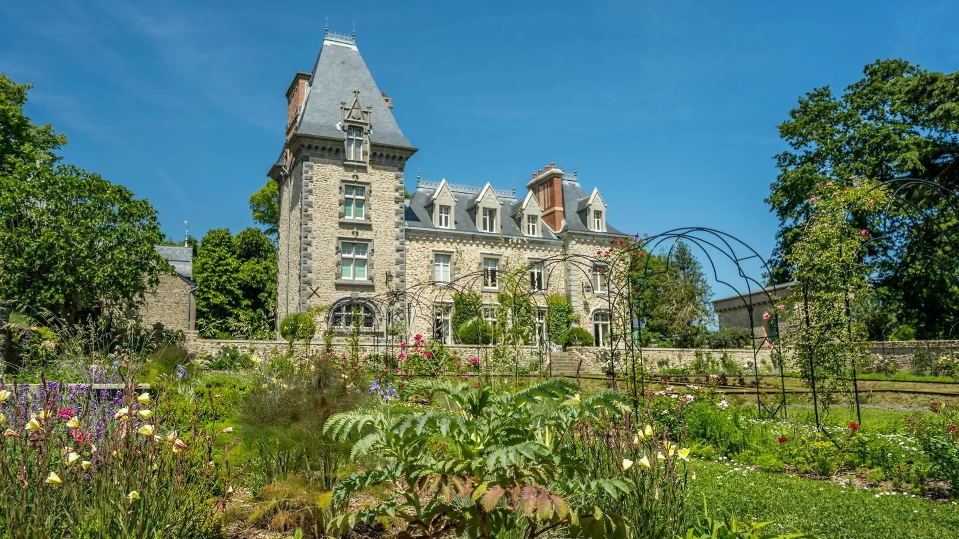 Domaine De Kerrosen A Proximite Du Port De Dinan, Sur La Rance Bed & Breakfast Taden 0*,