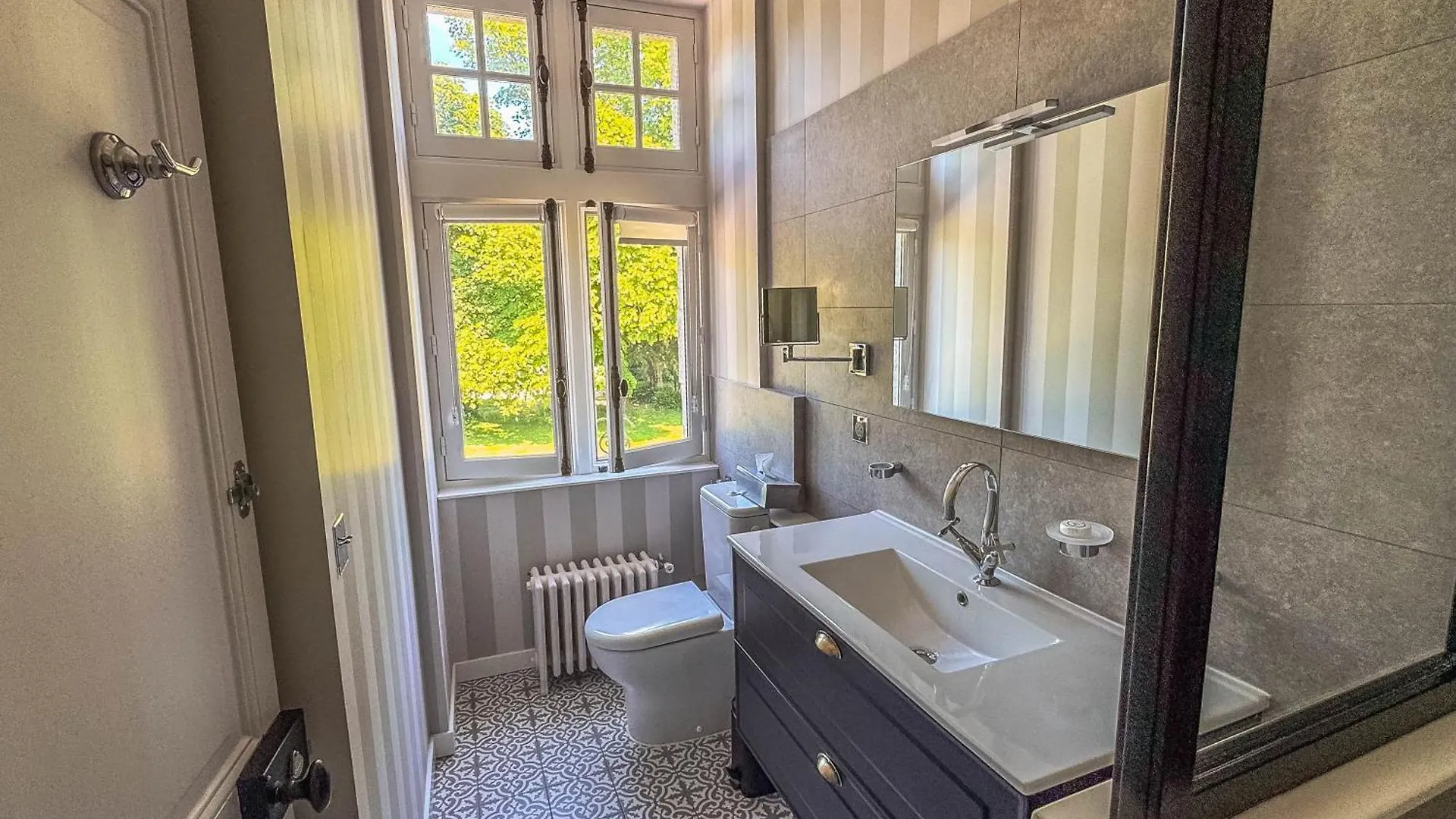 Domaine De Kerrosen A Proximite Du Port De Dinan, Sur La Rance Bed & Breakfast Taden France